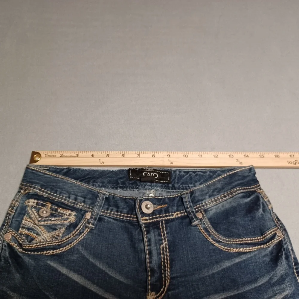 Cato Contemporary Women Size 8 Capri Jeans Medium Wash Embroidered Stretch Denim